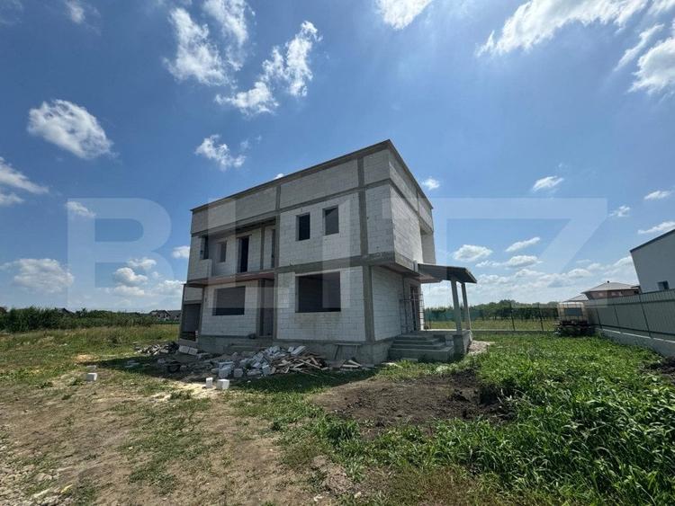 Casa individuala , la rosu, Radauti - 1