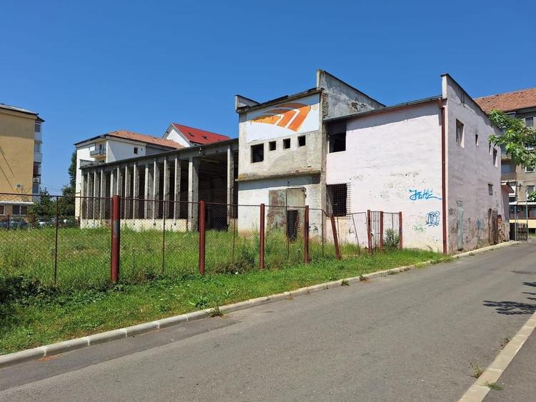 Spațiu industrial, de 640 mp, în Ștrand