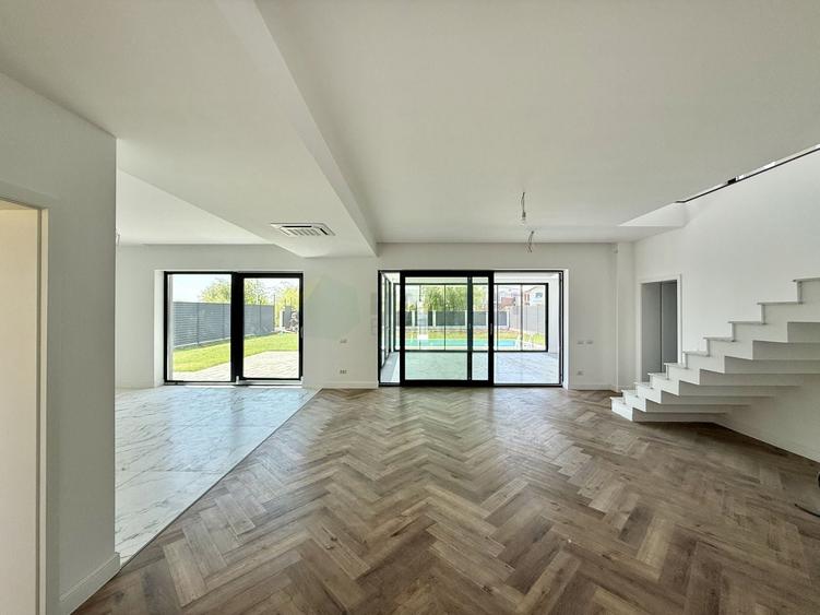 Casă individuală cu 6 camere cu Piscina în Tunari