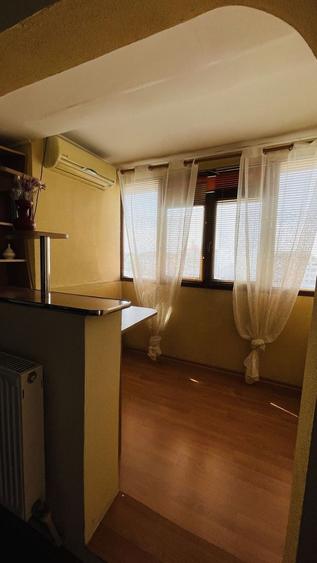 Apartament cu 3 camere decomandat în