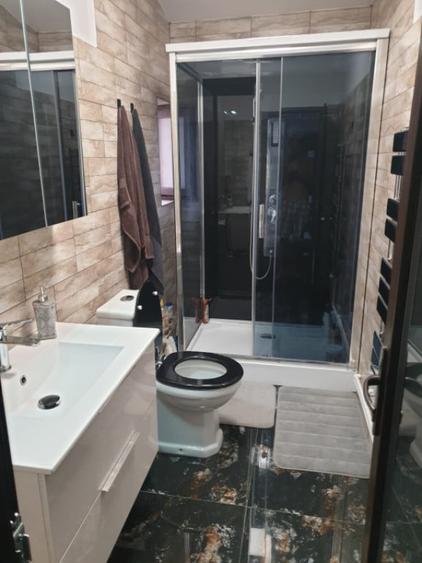 Casă cu 5 camere cu Teren 950 Mp în Central
