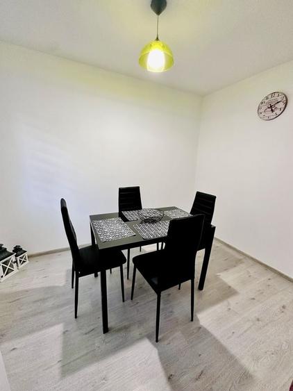 Apartament cu 3 camere decomandat în Exterior Vest