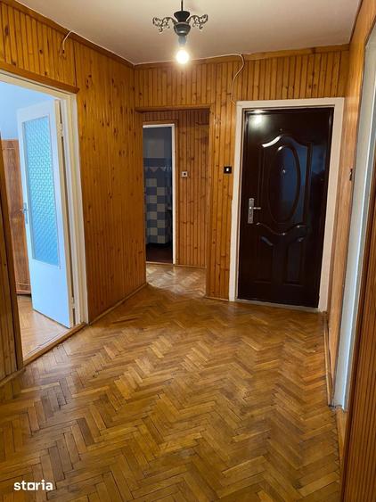 Apartament cu 4 camere decomandat în Central
