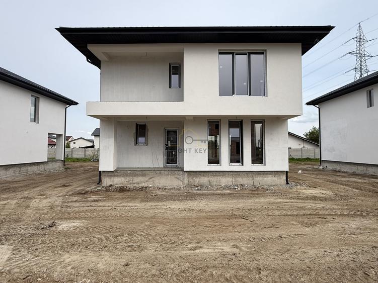 Casă individuală cu 4 camere cu Teren 500 Mp în Joița