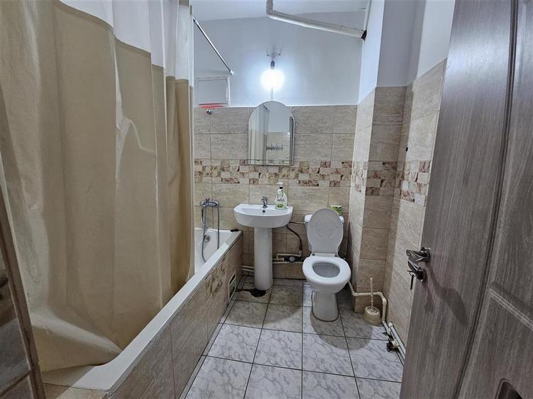 Apartament cu 3 camere decomandat, mobilat în Păcurari