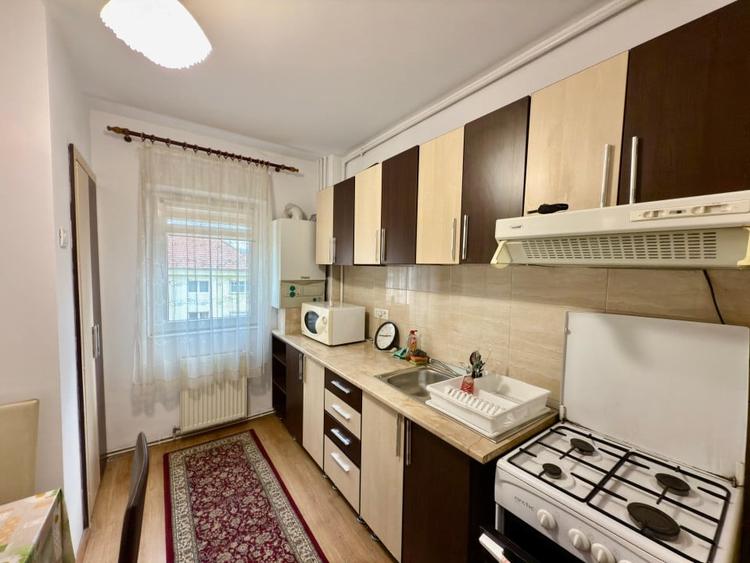 Apartament cu 2 camere decomandat, mobilat în Mihai Viteazul