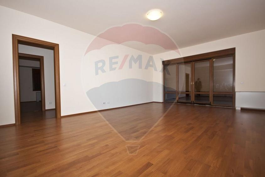 Apartament cu 3 camere semidecomandat, mobilat în Aviației
