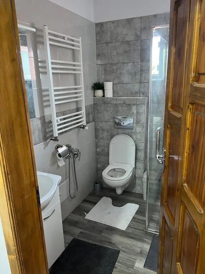 Apartament cu 3 camere decomandat în Chișoda
