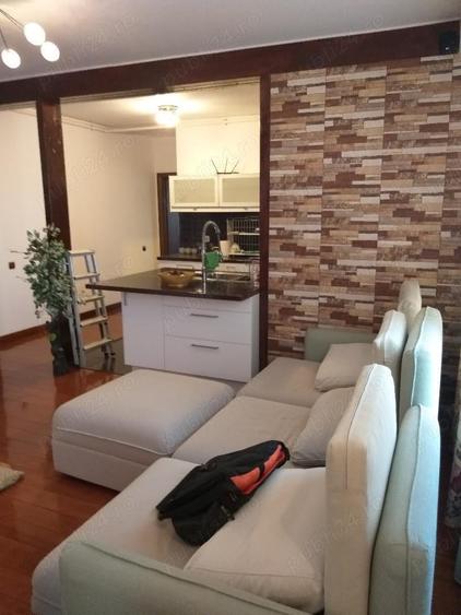 Apartament cu 4 camere semidecomandat în Bragadiru