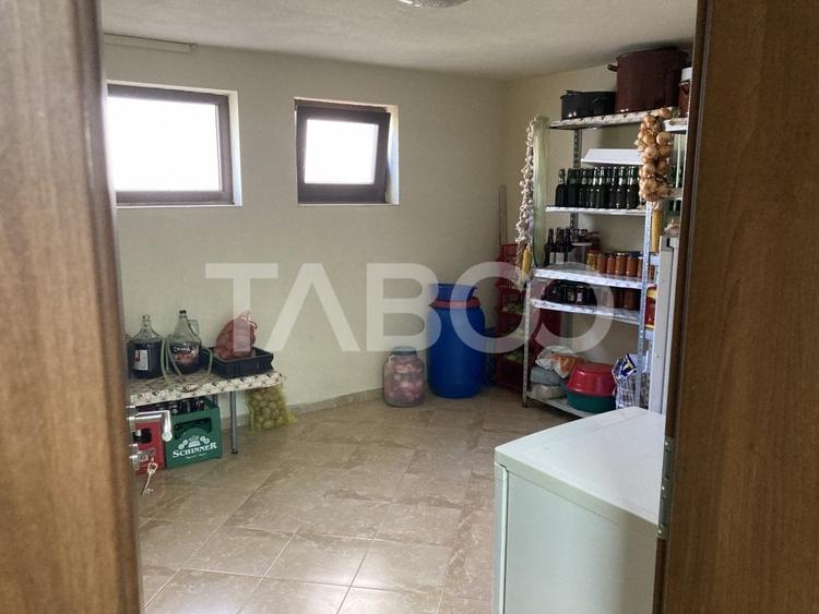 Casă individuală cu 7 camere cu Canalizare în Vasile Aaron