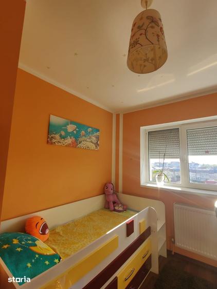 Apartament cu 3 camere decomandat în Micro 4