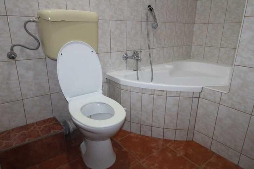 Casă cu 4 camere decomandat cu Teren 130 Mp în Central