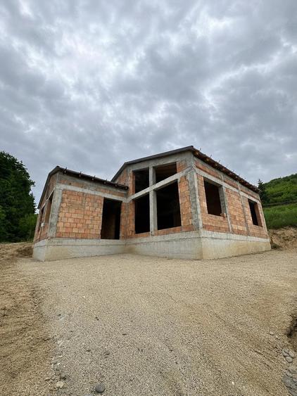 Casă cu Teren 626 Mp în Corunca