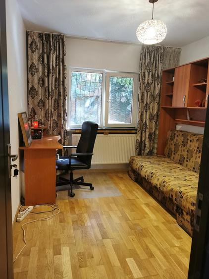 Apartament cu 3 camere decomandat în Rahova
