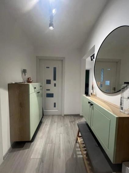 Apartament cu 3 camere decomandat în P-ța Doina