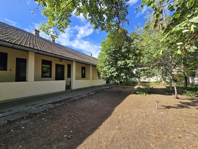 Casă individuală cu 6 camere cu Teren 1065 Mp în Cenad