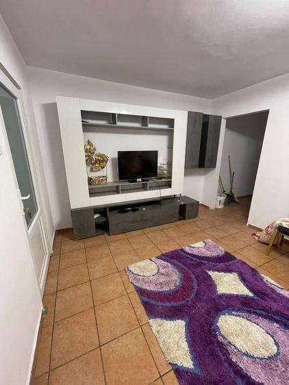 Apartament cu 4 camere semidecomandat în Central