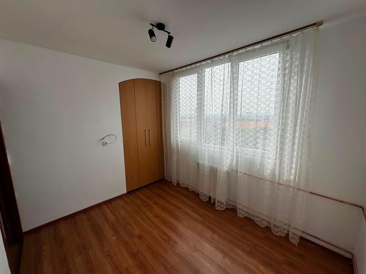 Apartament renovat de inchiriat cu 4 camere - 1