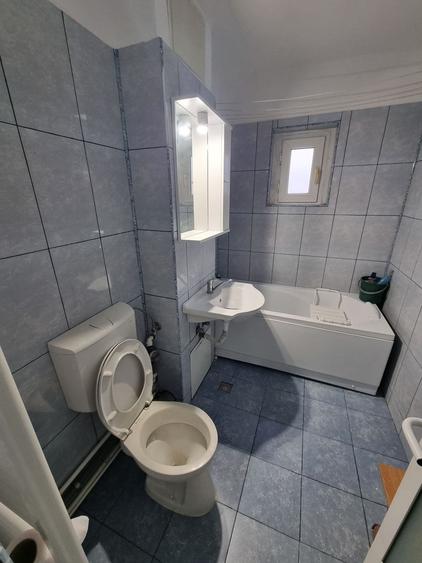 Apartament cu 3 camere decomandat în Poarta 6
