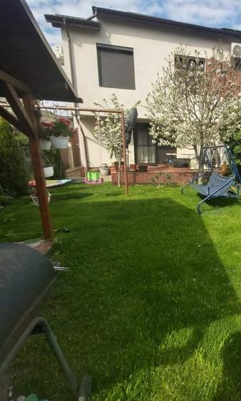 Duplex cu 5 camere cu Canalizare în Roșu