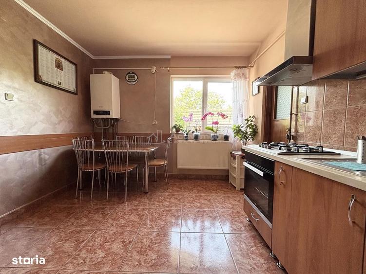 Casa - Vila - str. Piatra Craiului - 11