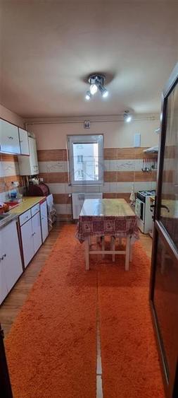 Apartament cu 2 camere semidecomandat, mobilat în Simion Bărnuțiu
