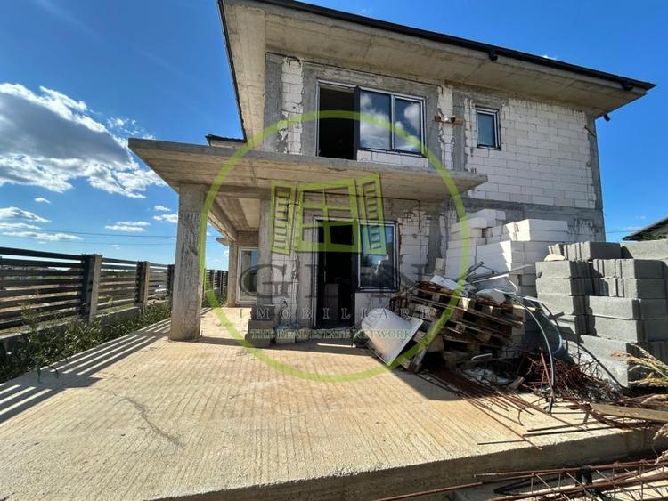 Casă individuală cu 5 camere cu Teren 500 Mp în Malu Mare