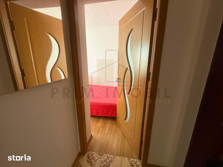 Apartament cu 3 camere în Podu Roș