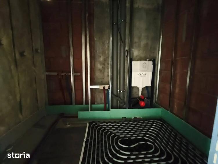 Apartament cu 3 camere decomandat în Titan