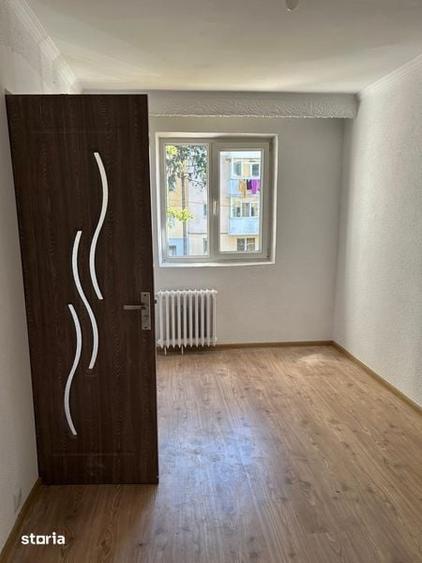 Apartament cu 3 camere semidecomandat în Central
