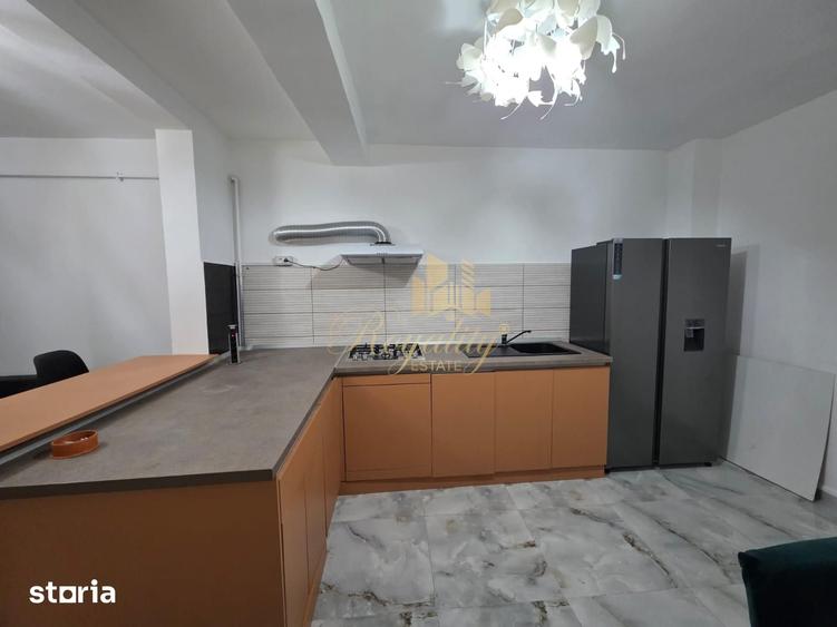Apartament cu 5 camere decomandat în Girocului