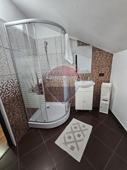 Duplex cu 9 camere cu Teren 750 Mp în Rona de Jos