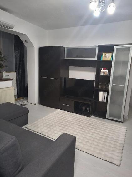 Apartament cu 3 camere semidecomandat în Exterior Vest