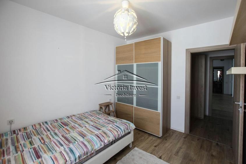 Apartament cu 4 camere semidecomandat, mobilat în Băneasa