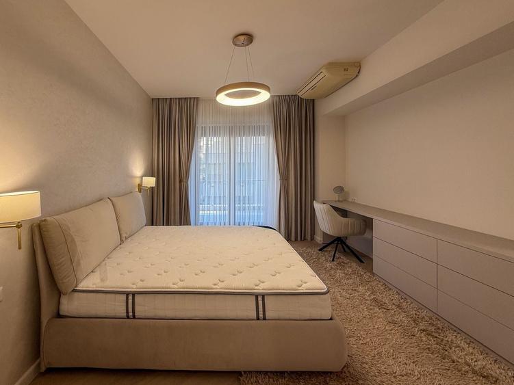 Apartament cu 4 camere semidecomandat în Herăstrău