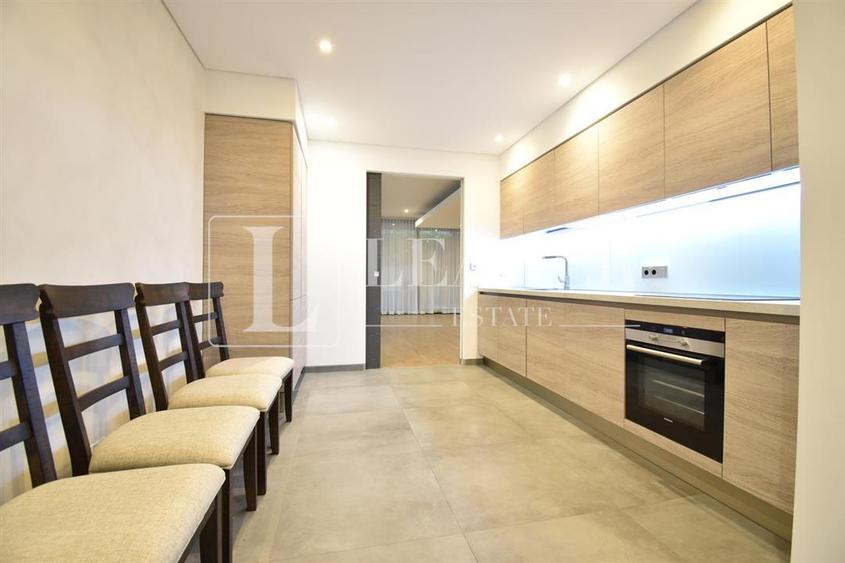 Apartament cu 4 camere decomandat în Primăverii