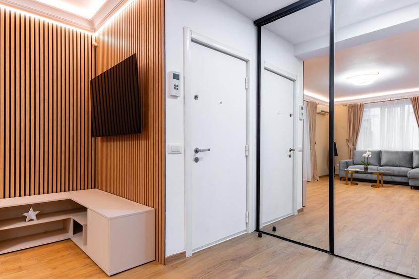 Apartament cu 3 camere semidecomandat în Herăstrău