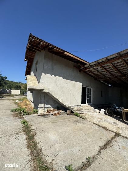 Casă cu Teren 1300 Mp în Bulzești