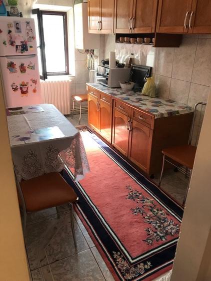 Apartament cu 3 camere decomandat, mobilat în Faleza Nord