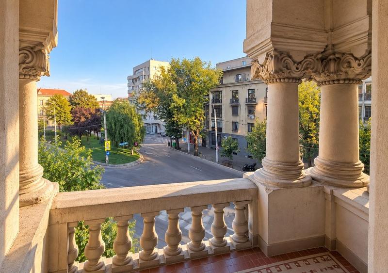 Apartament cu 5 camere decomandat în Pache Protopopescu