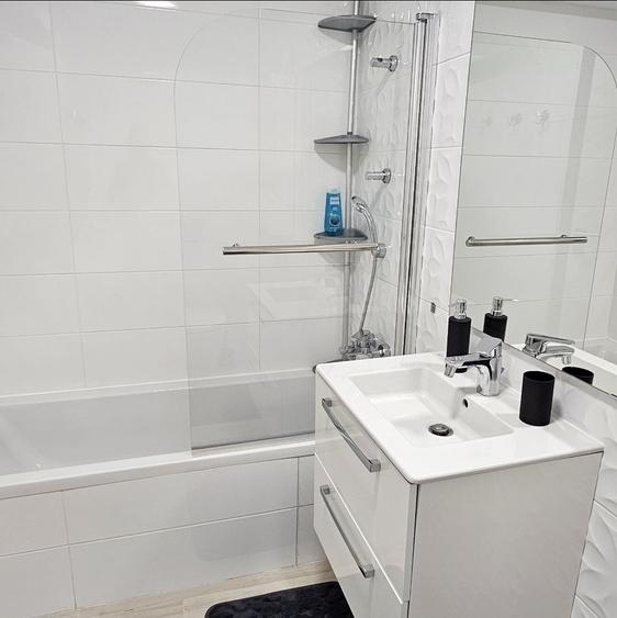 Apartament cu 2 camere decomandat, mobilat în Banu Manta