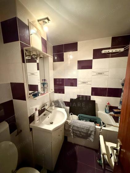 Apartament cu 3 camere decomandat în Craiter