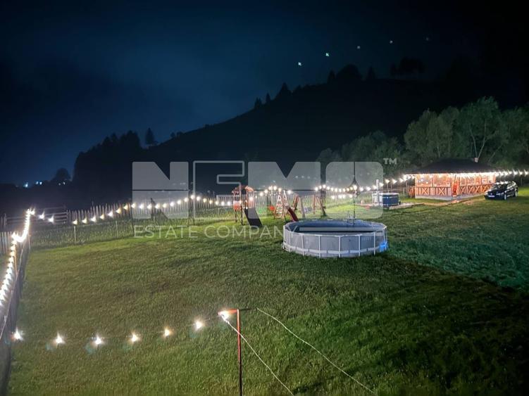 Casă individuală cu 9 camere cu Canalizare în Moldovița