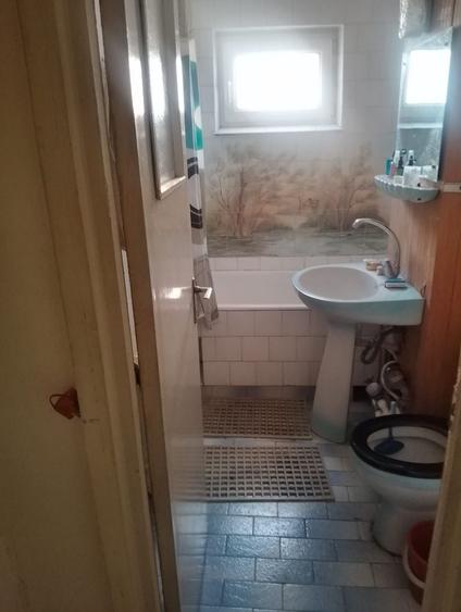 Apartament cu 3 camere semidecomandat în Crâng