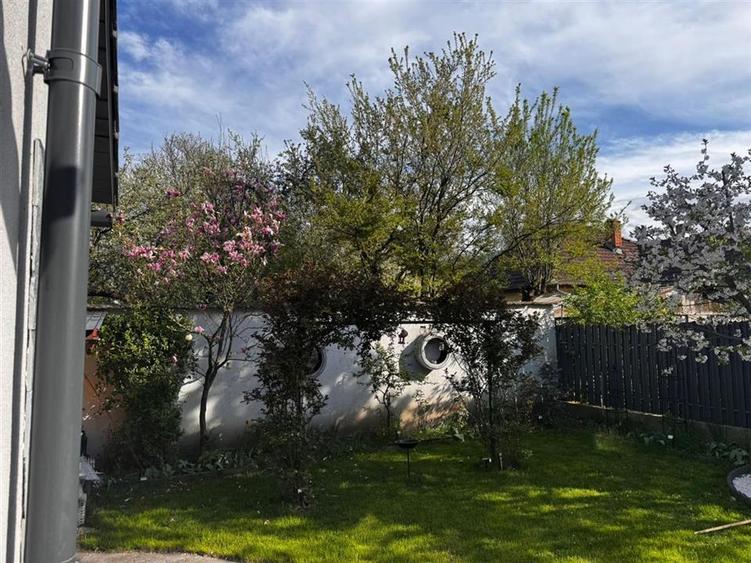 Casă individuală cu 6 camere cu Teren 517 Mp în Noua