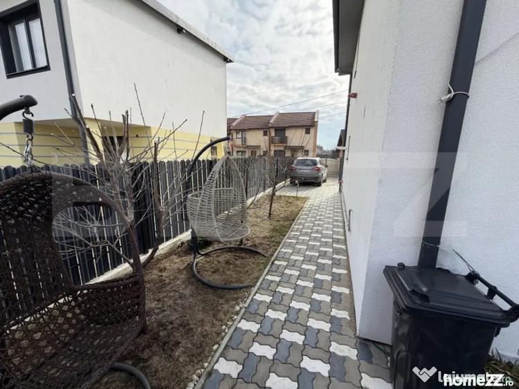 Casă cu 4 camere cu Teren 175 Mp în Micești