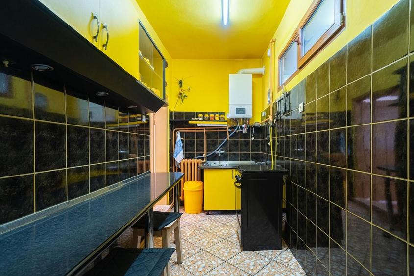Casă individuală cu 5 camere cu Canalizare în Pârneava