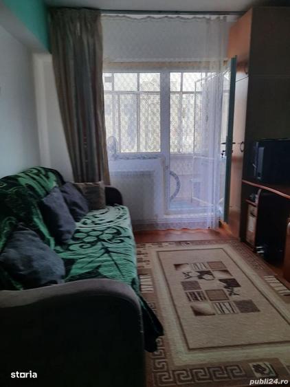 Apartament cu 4 camere decomandat în Micro 17