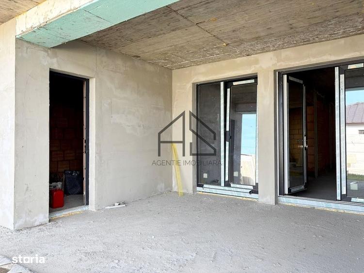 Casă cu 4 camere decomandat în Sântandrei