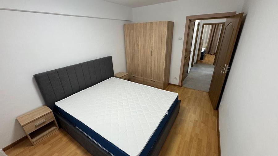 Apartament cu 4 camere semidecomandat, mobilat în Dristor